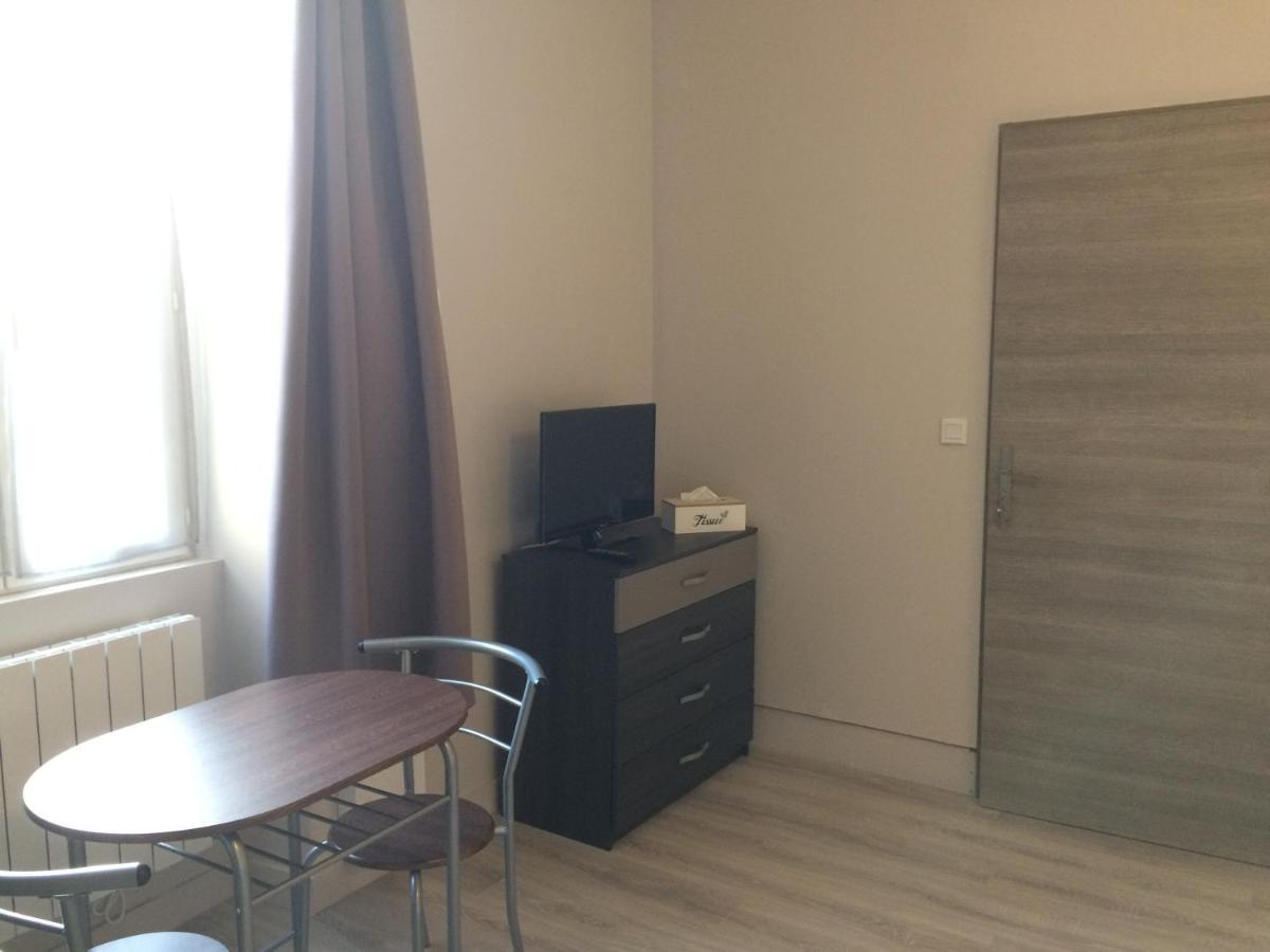 Studio Proche Gare Avec Kitchenette Et Wifi - Porte Rouge Thiviers Exterior photo
